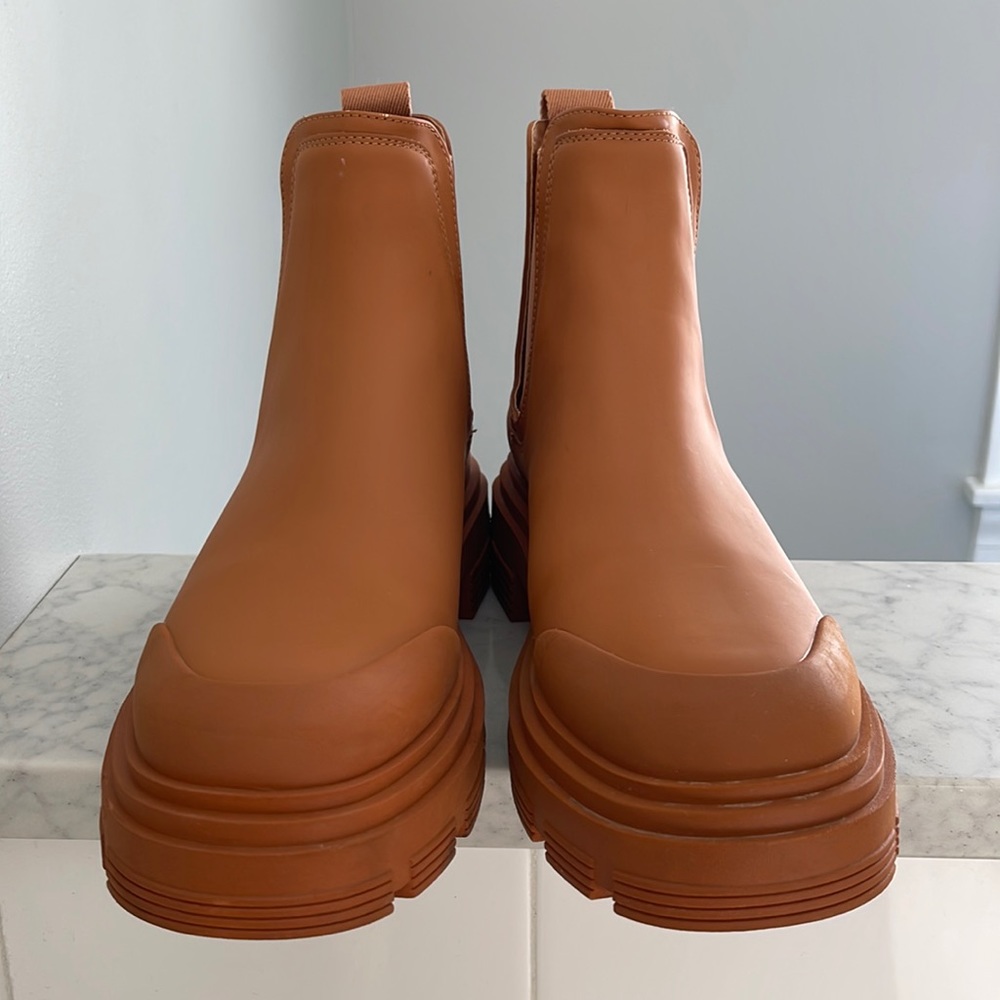 Zara rubberized ankle boots size 7.5